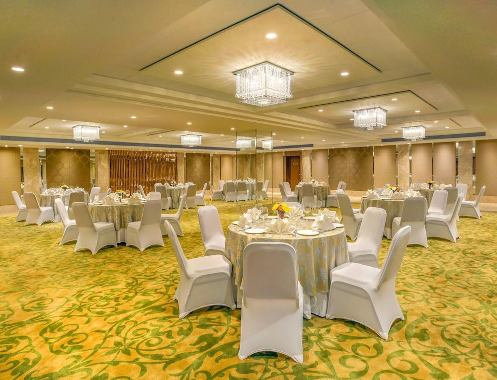 Deventure Sarovar Portico Kapashera, New Delhi Bagian luar foto