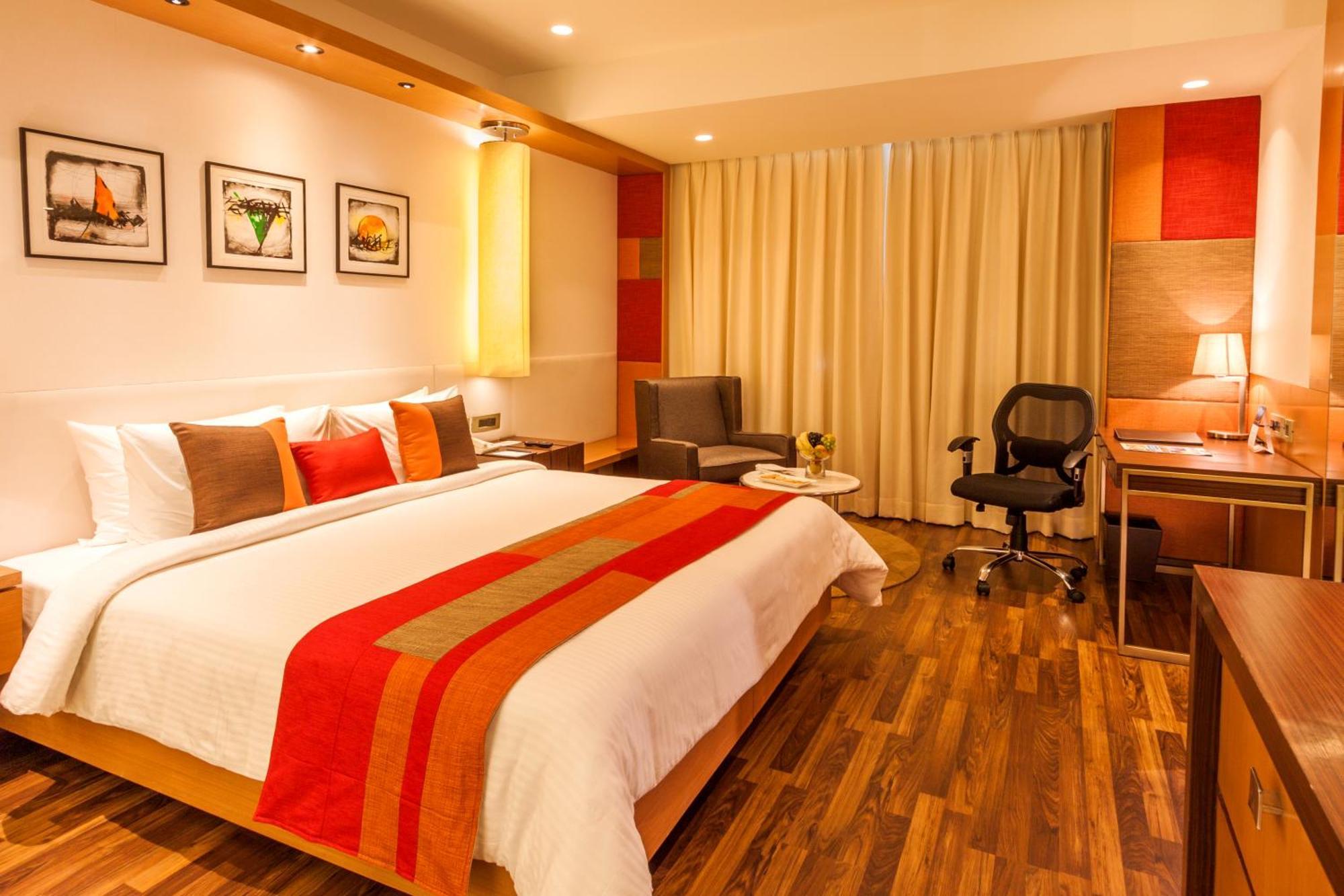 Deventure Sarovar Portico Kapashera, New Delhi Bagian luar foto