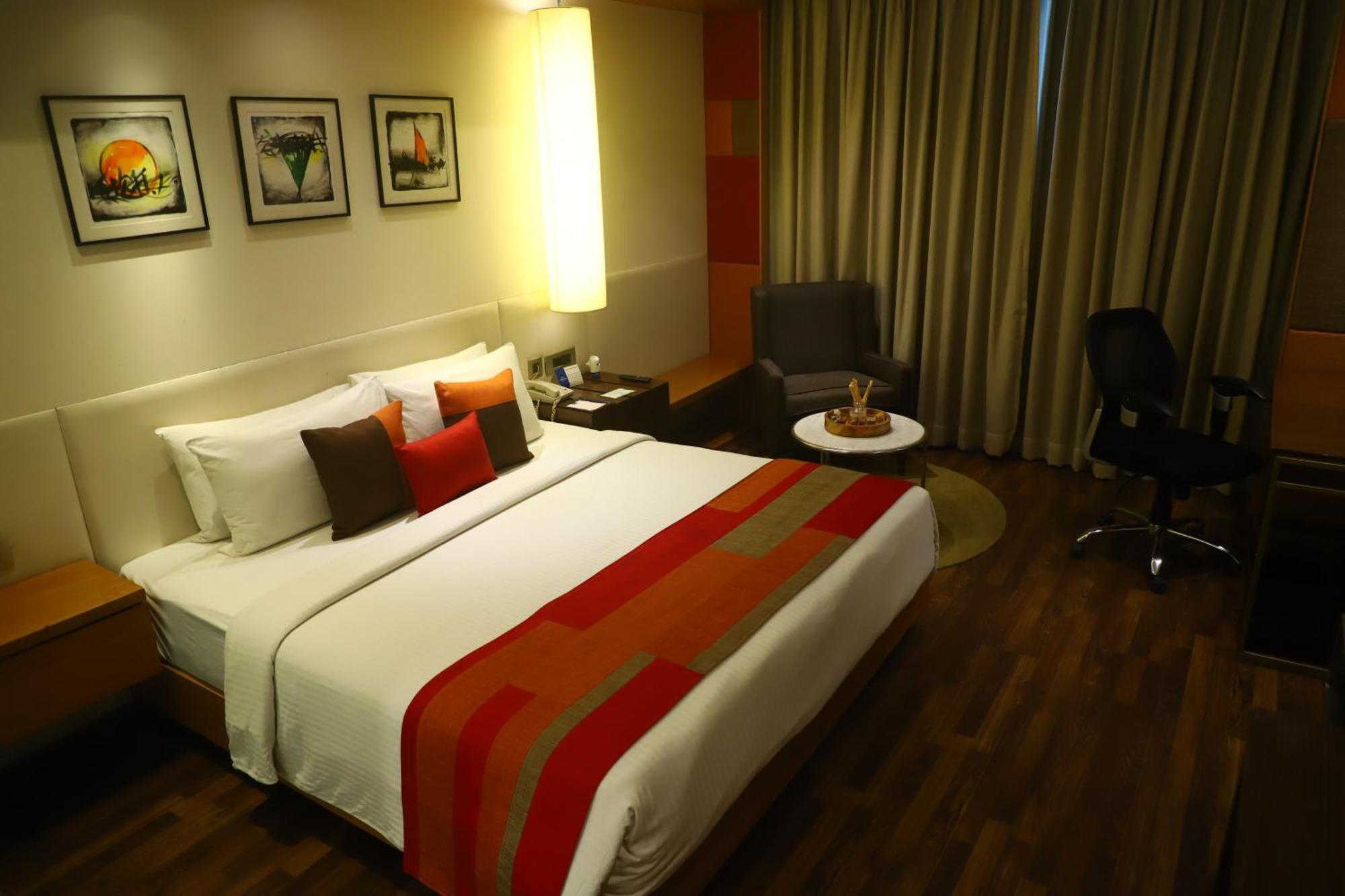 Deventure Sarovar Portico Kapashera, New Delhi Bagian luar foto