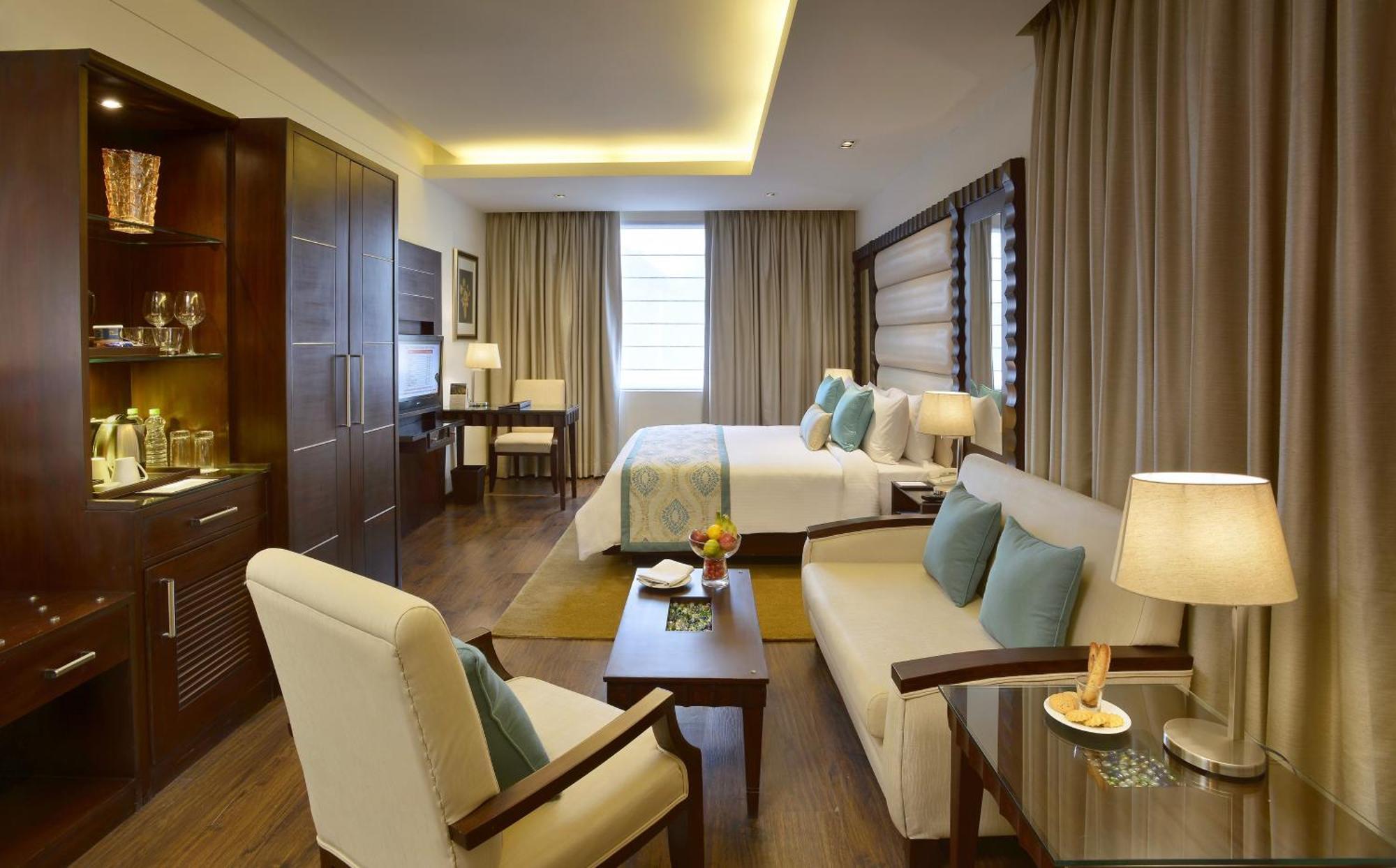 Deventure Sarovar Portico Kapashera, New Delhi Bagian luar foto