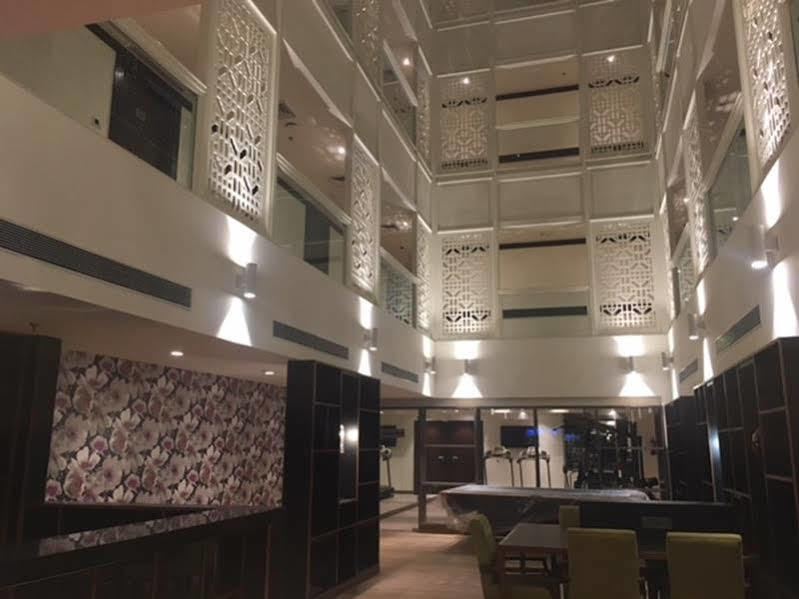 Deventure Sarovar Portico Kapashera, New Delhi Bagian luar foto
