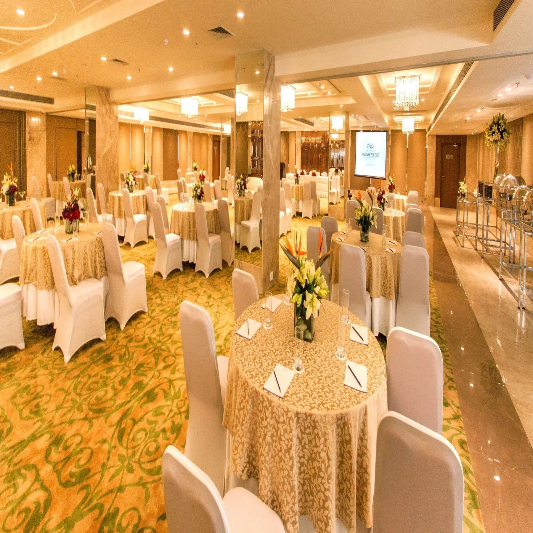 Deventure Sarovar Portico Kapashera, New Delhi Bagian luar foto